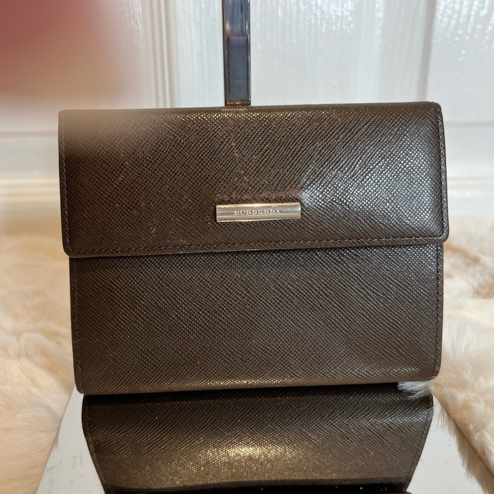 BURBERRY Tri fold brown wallet. Kisslock.